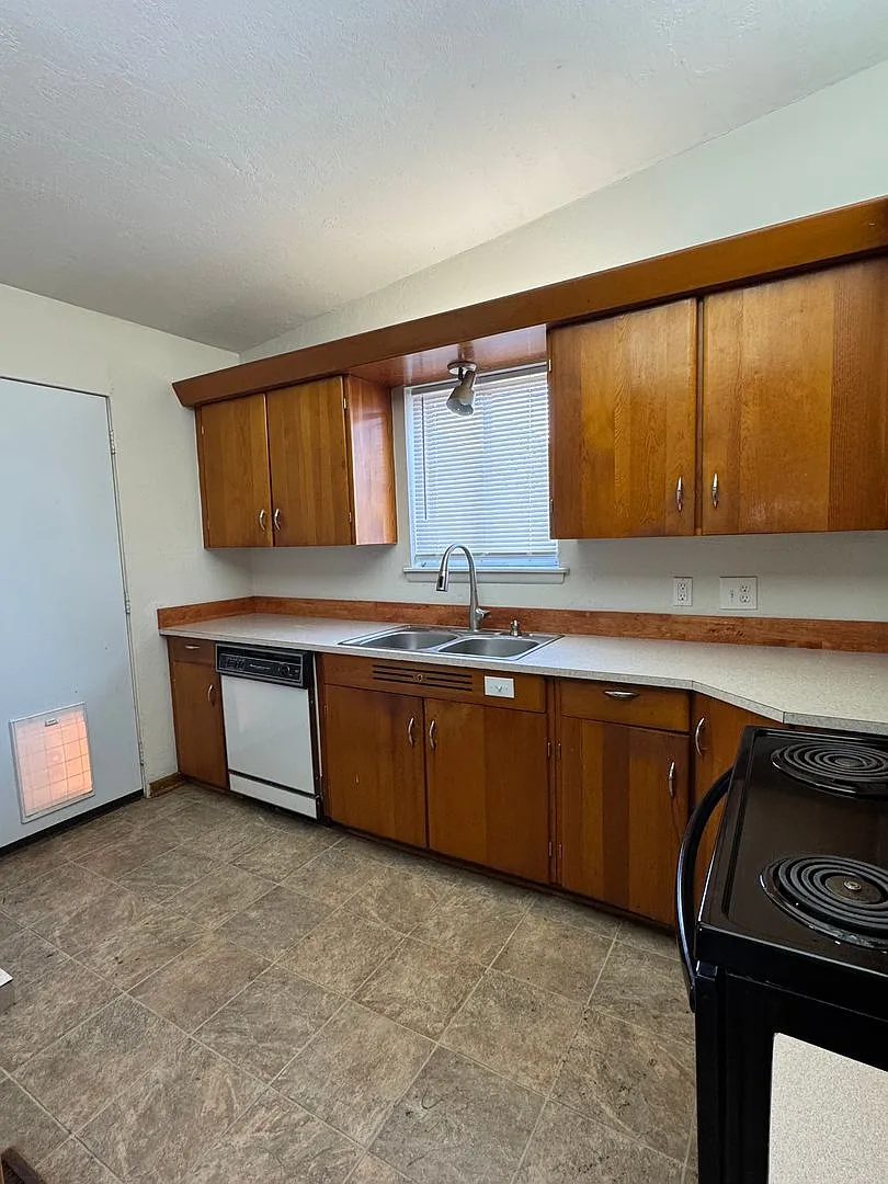 3907 Nw Denver- Coming Soon! — Photo 3