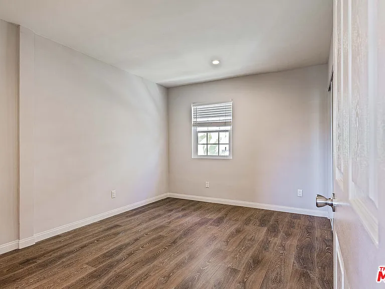 1112 Ocean Park Blvd #D — Photo 9