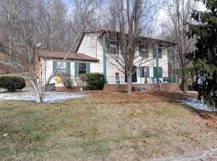 3 Monterey Ln, Cross Lanes, WV 25313