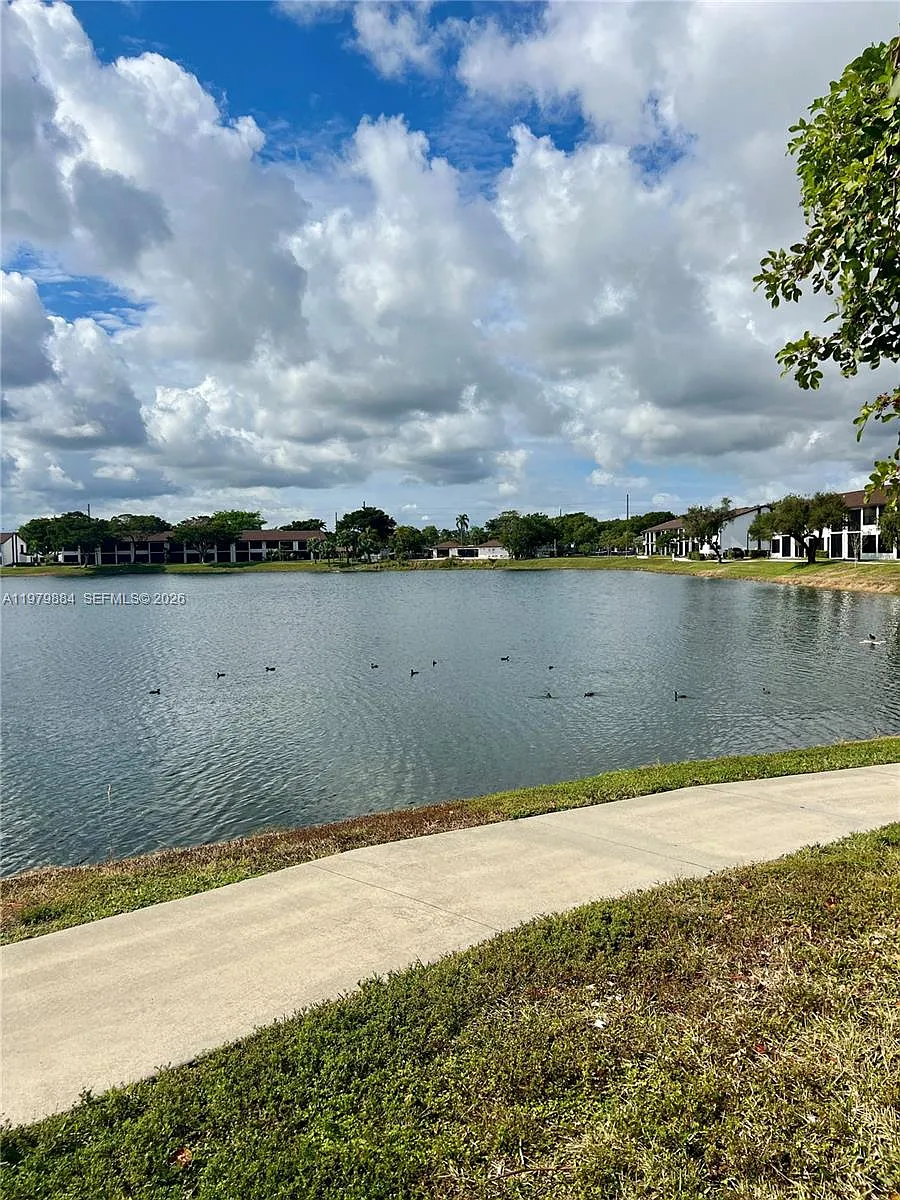 Building Photo - 215 Lake Pointe Dr #211
