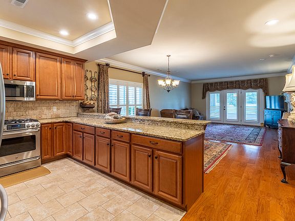 5th image of 232 Templeton Ln