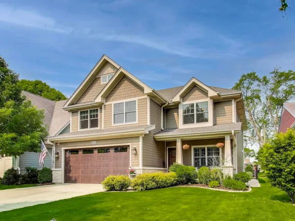 212 S Wa Pella Ave, Mount Prospect, IL 60056