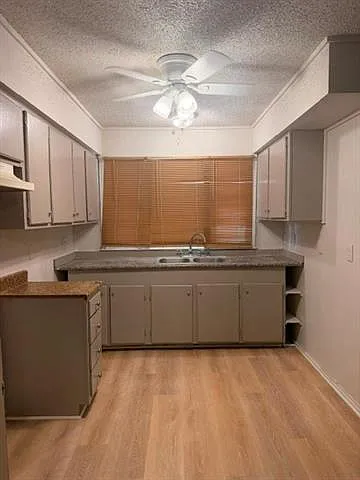 4661 Stephen Girard Ave — Photo 4