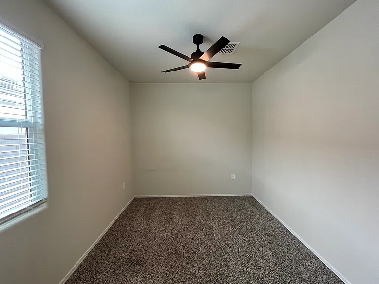 18563 W Desert Hollow Dr — Photo 21