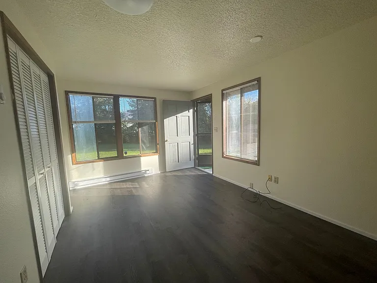1782 SE Douglas Ave — Photo 3