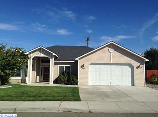8310 W Clearwater Pl, Kennewick, WA 99336