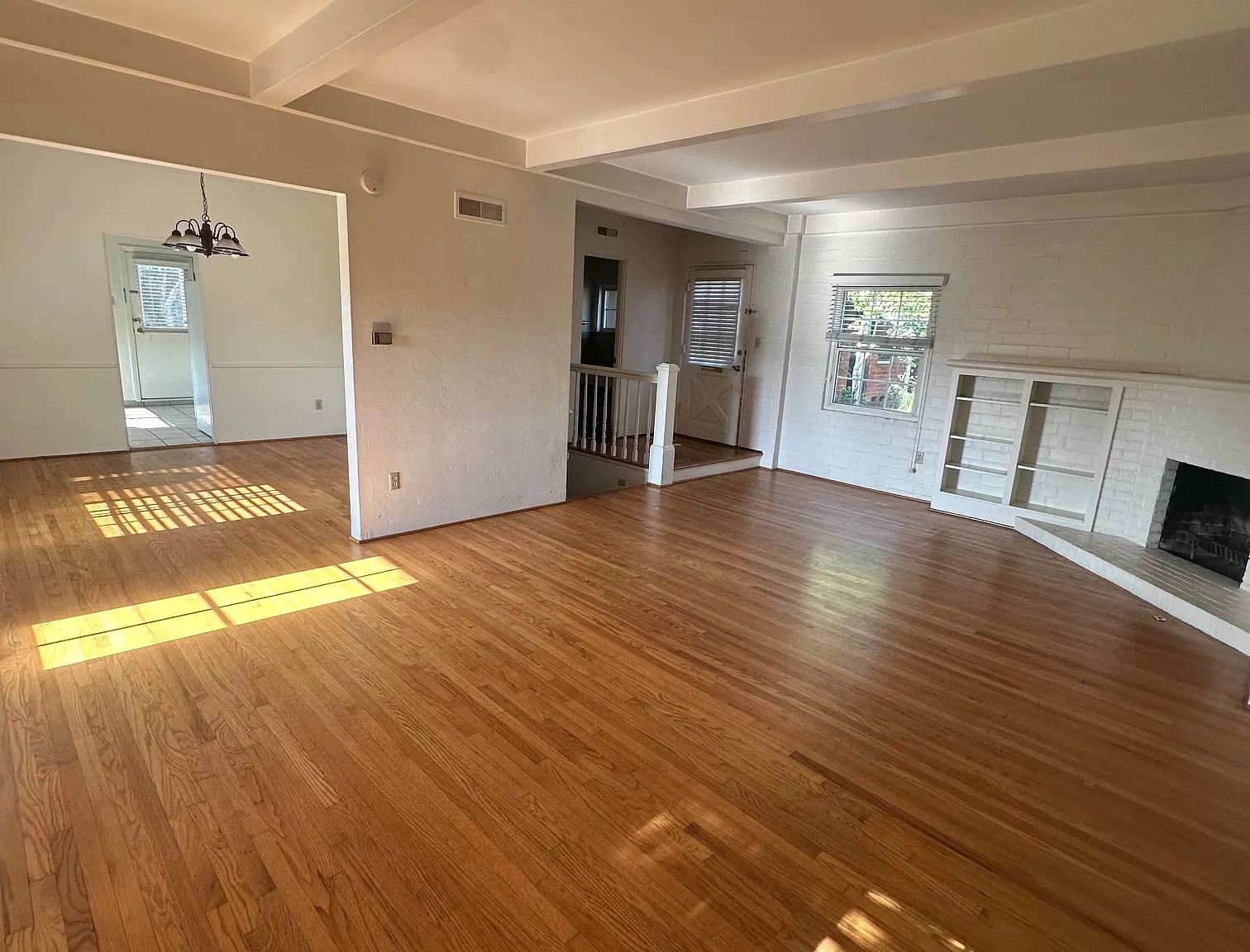 3 bed, 2.5 bath, 1900 sqft, $3,995 — Photo 3