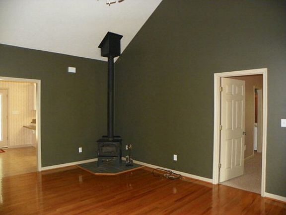 4th image of 1037 Eastwood Ct