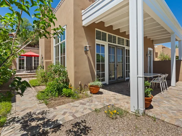 267 Las Colinas Dr, Santa Fe, NM 87501