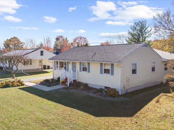 204 Rolling Rd, Chestertown, MD 21620