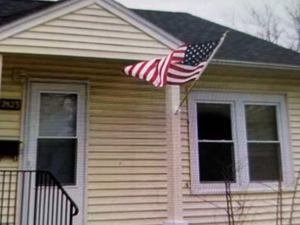 1st image of 2823 Garfield Dr