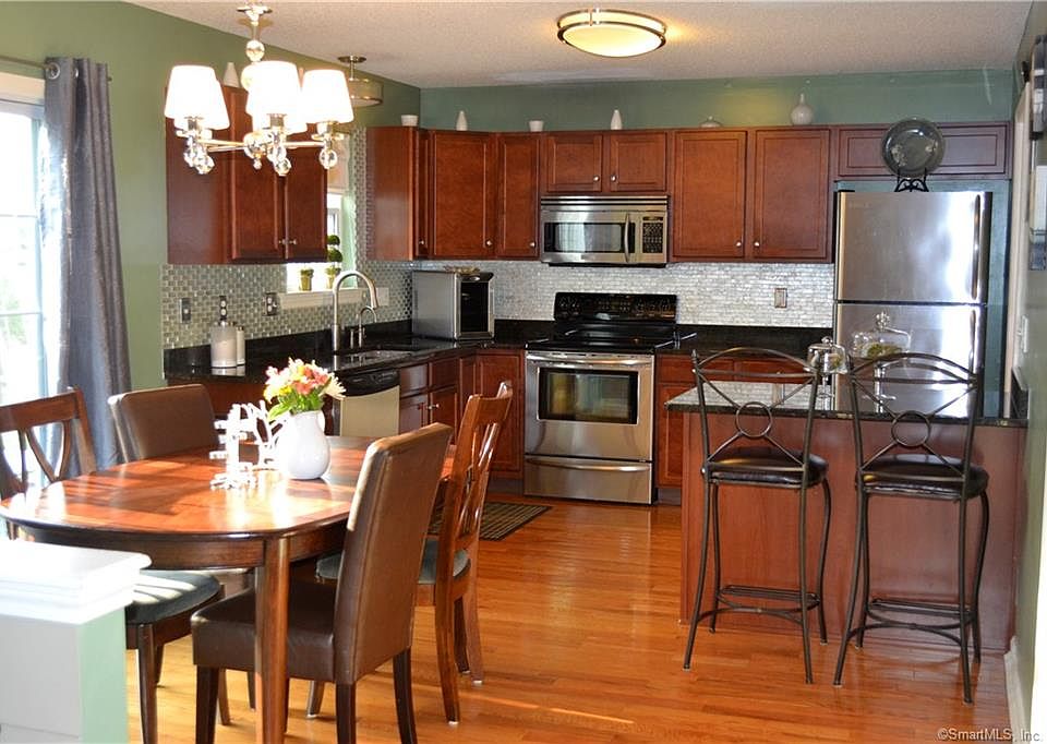 63 Schoolhouse Lndg East Granby, CT Zillow