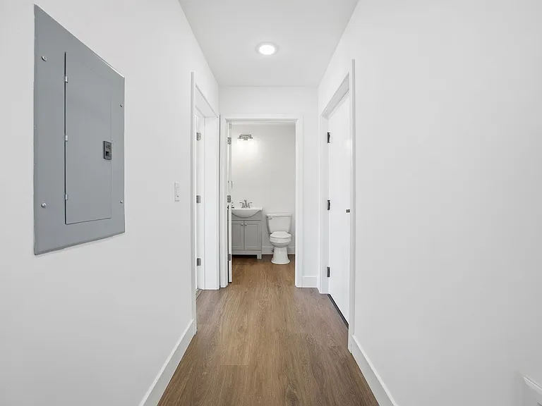 100 N Dewey St — Photo 5