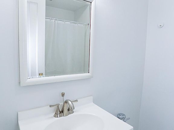 5th image of 3727 N Pine Grove Ave APT 101
