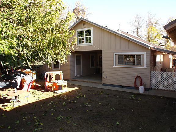 Rear view. Notice the Attic window. Add stairs and make it a loft.