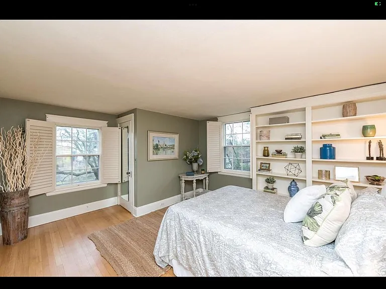 Ridgeway St — Photo 32