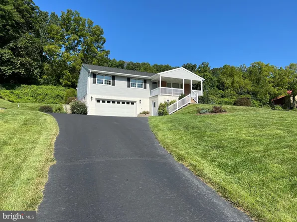 227 Mountain Rd, Boyertown, PA 19512