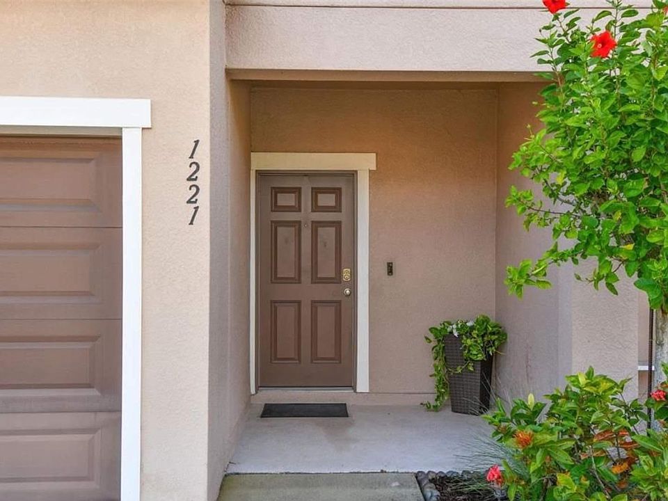 1st image of 1221 Grantham Dr #1221