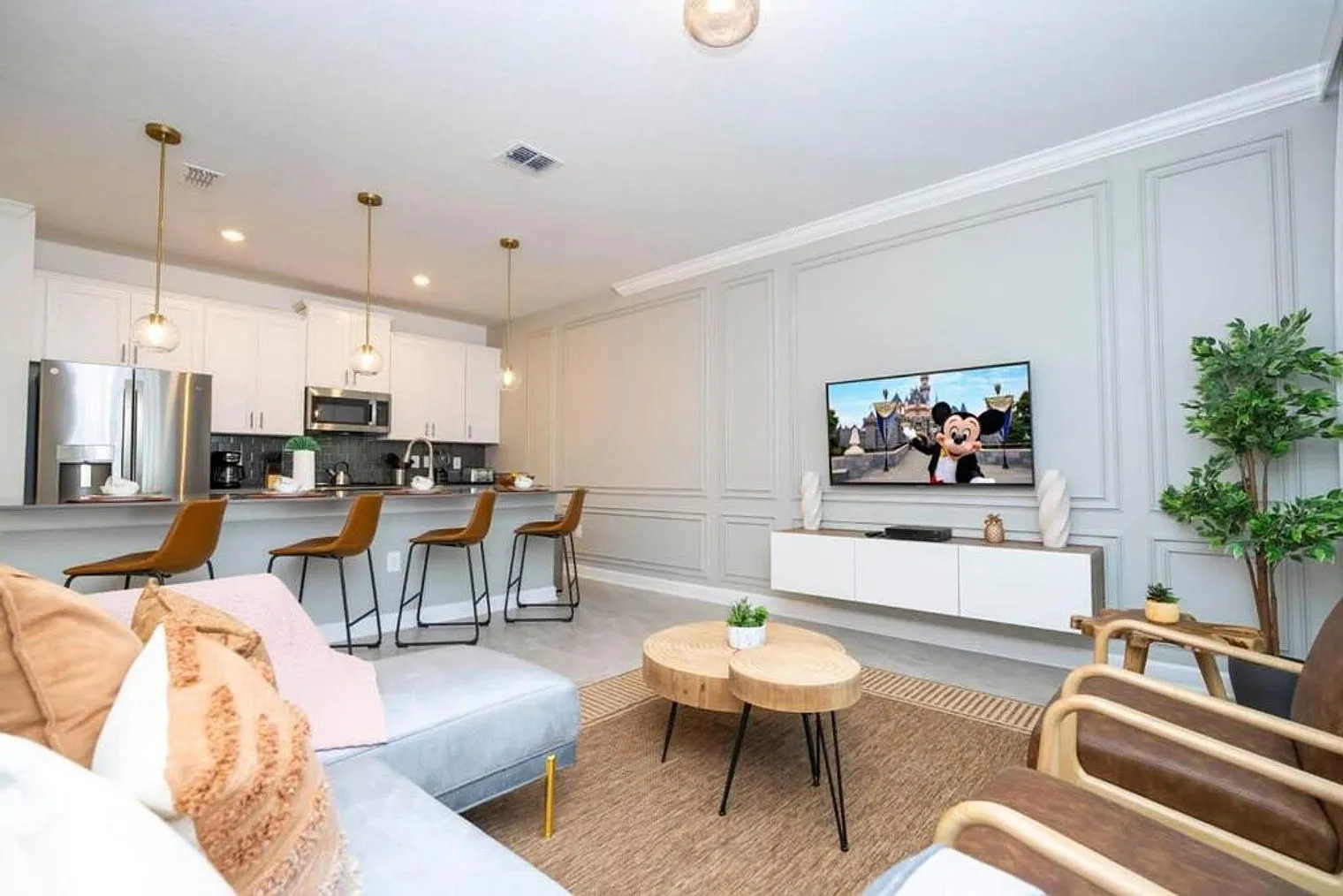 4 bed, 3.0 bath, 2529 sqft, $5,813 — Photo 2