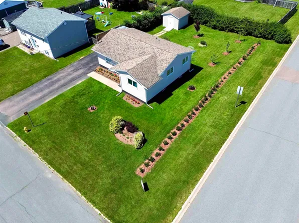 24 Rhodes Ave, Amherst, NS B4H 2J2