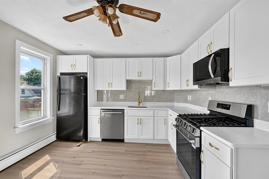 4 bed, 2.0 bath, 1308 sqft, $3,400 — Photo 2