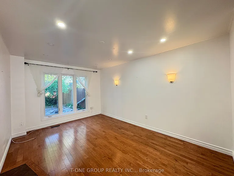 49 Ambercroft Blvd — Photo 7