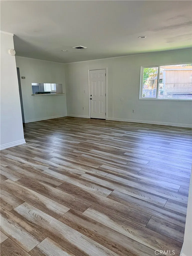 3 bed, 1.5 bath, 1200 sqft, $2,400 — Photo 1
