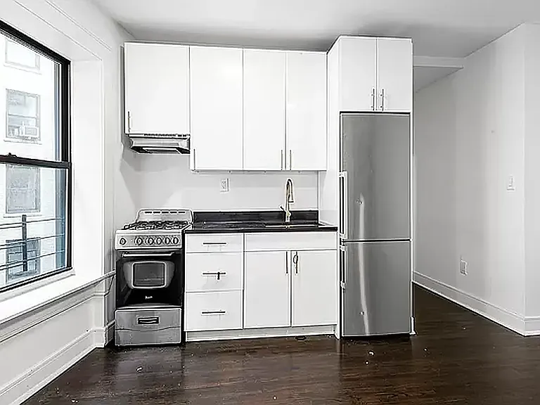 1392 Madison Ave #15 — Photo 2