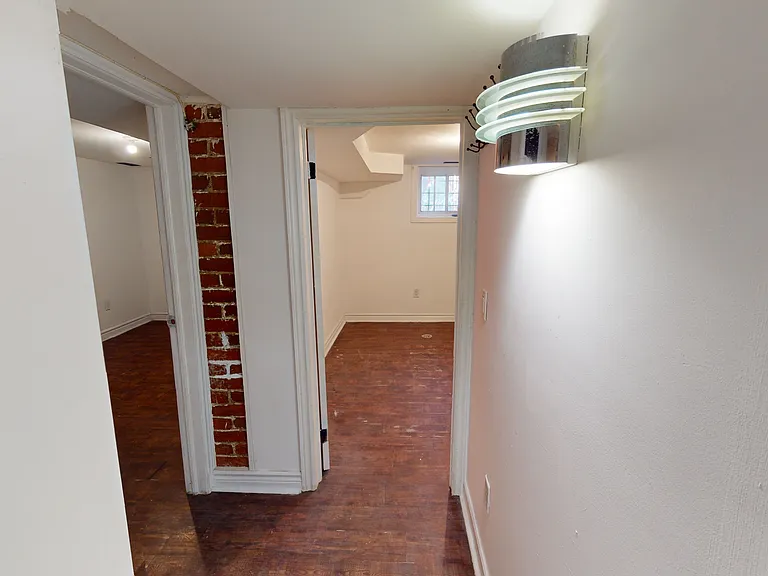 1054 Dovercourt Rd #BASEMENT — Photo 10