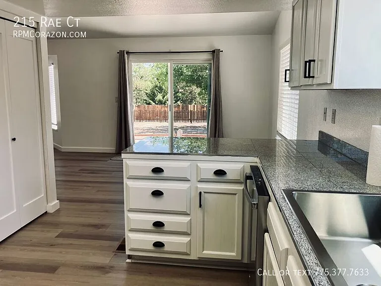 215 Rae Ct — Photo 9