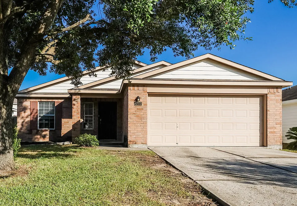 4723 Comal River Loop