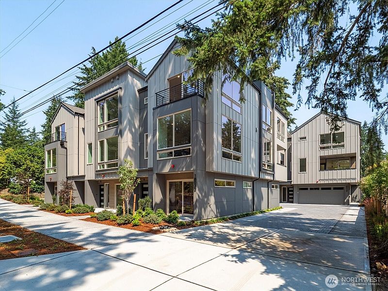 3rd image of 18032 - B Sunnyside Avenue N