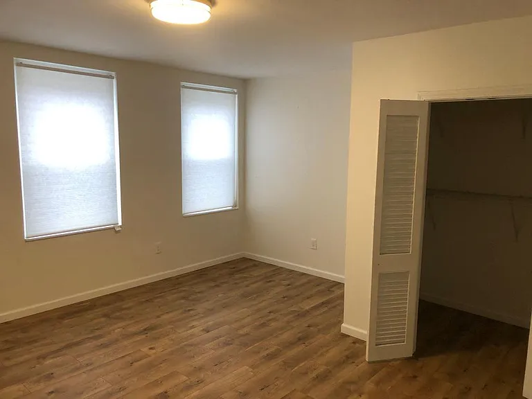 1031 Lee St — Photo 10