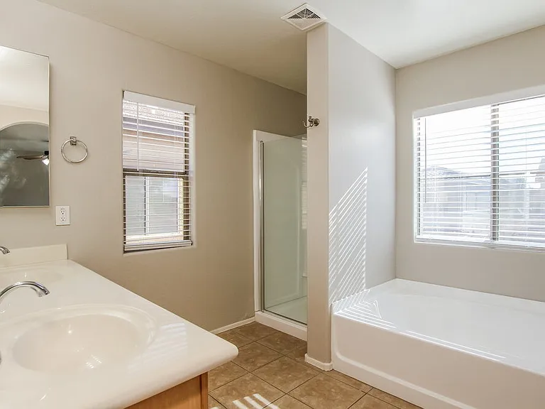 4665 E Olney Ave — Photo 11