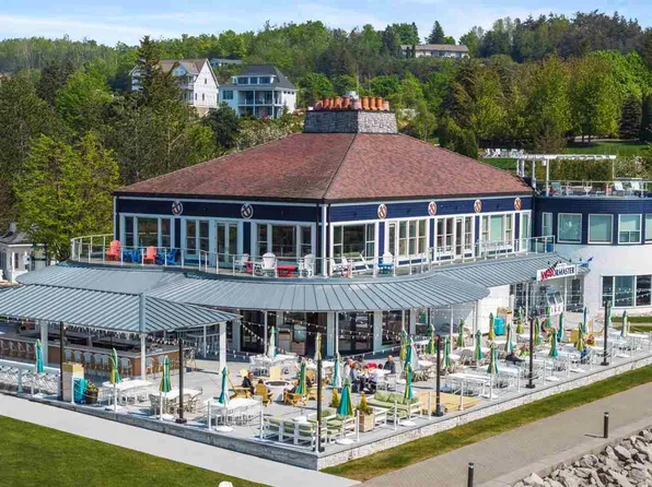 824 Vista Dr, Petoskey, MI 49770