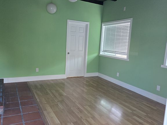 2nd image of 2028 54th St #C