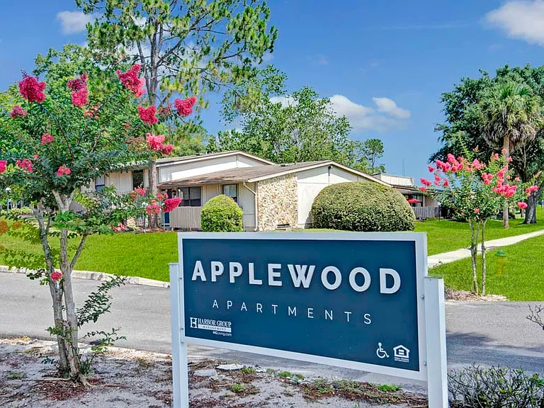 Applewood Apartments — Photo 22