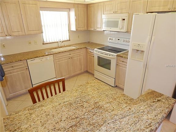 3rd image of 4525 Cove Cir APT 1103