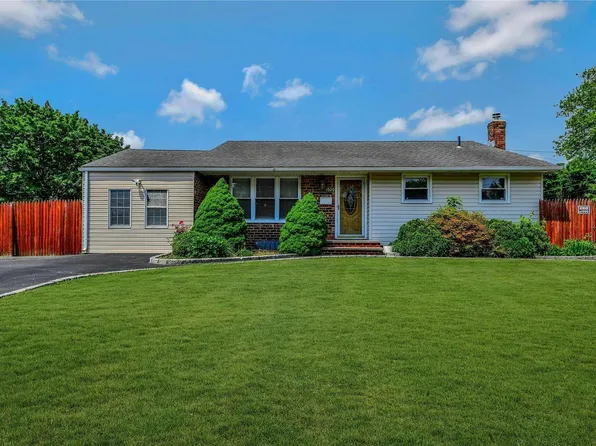 1526 Potter Boulevard, Bay Shore, NY 11706