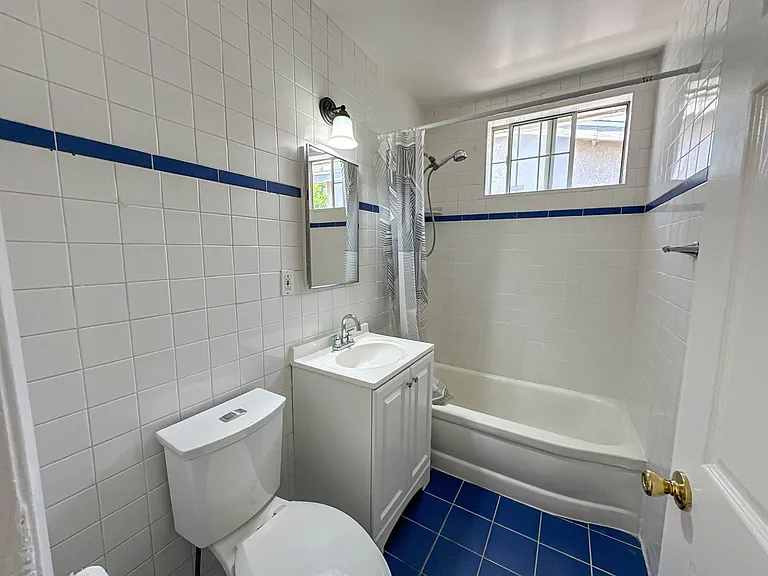 7353 Yarmouth Ave — Photo 13