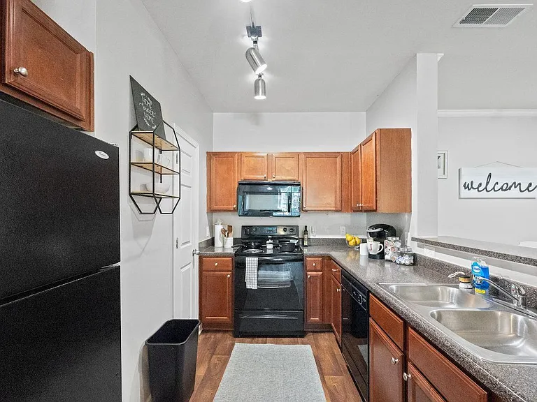 Centerville Manor Apartments — Photo 27