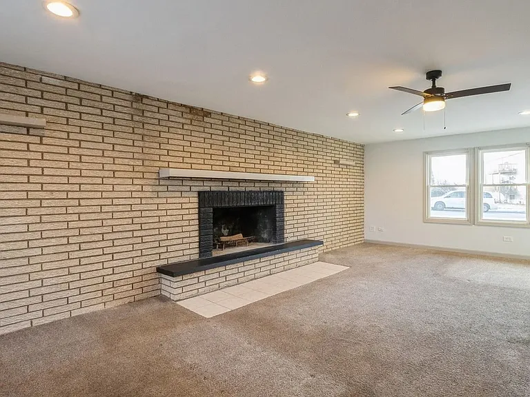 621 Hiawatha Dr — Photo 12