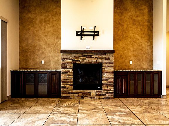 Living area/fireplace