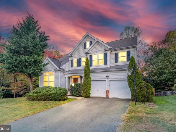 8566 Brickshire Ln, Manassas, VA 20112