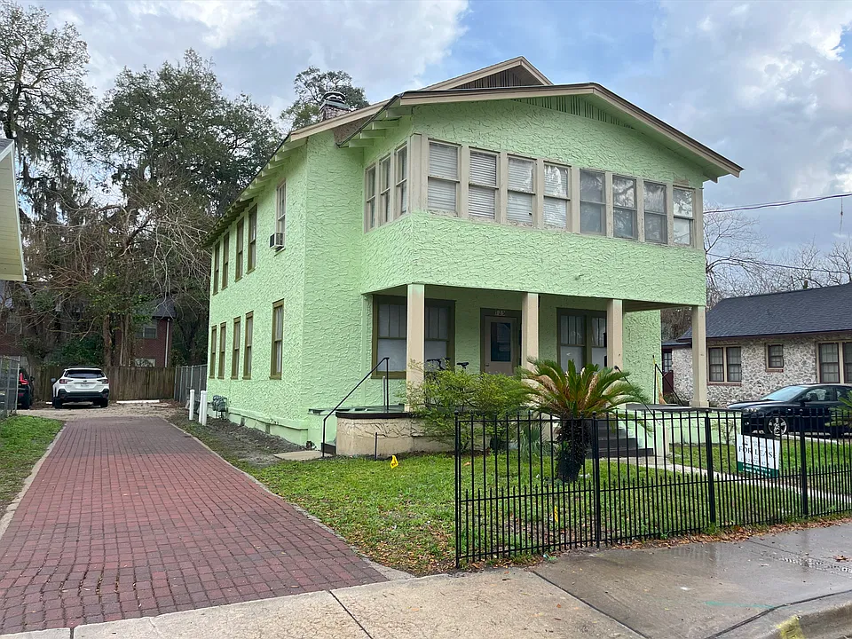 125 NW 10th St #3
