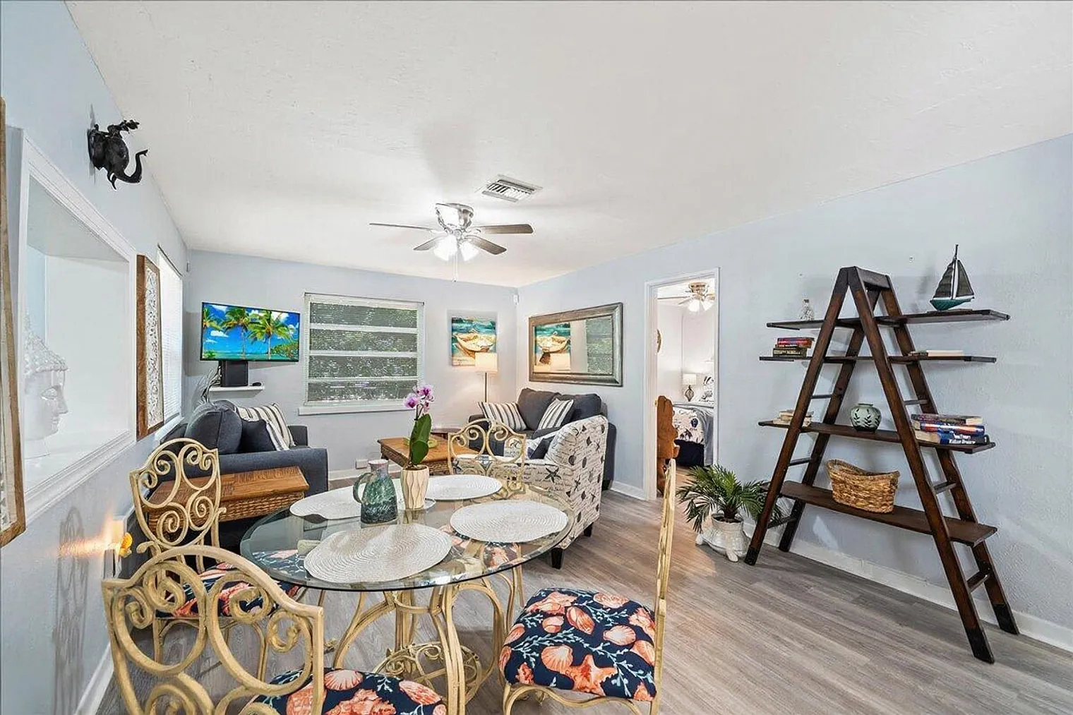 3 bed, 2.0 bath, 1323 sqft, $2,418 — Photo 4