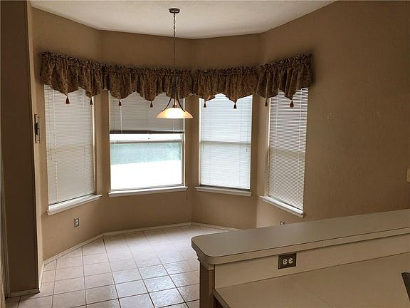 3rd image of 844 Windy Meadow Dr