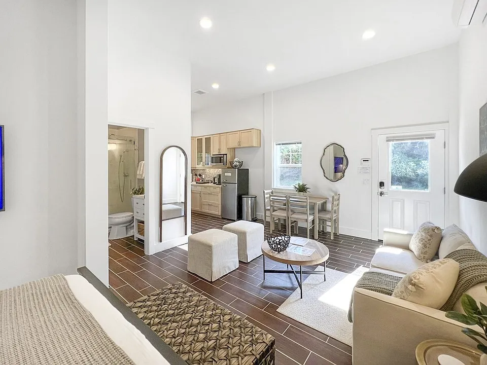 3355 E Saratoga Rd #ID1035922P
