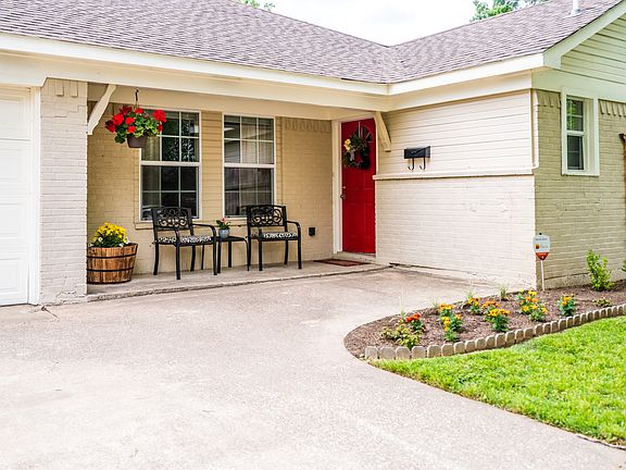 2nd image of 7613 Palomar Dr