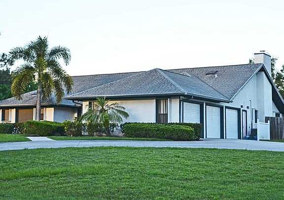 2nd image of 1087 SW Wood Creek Dr